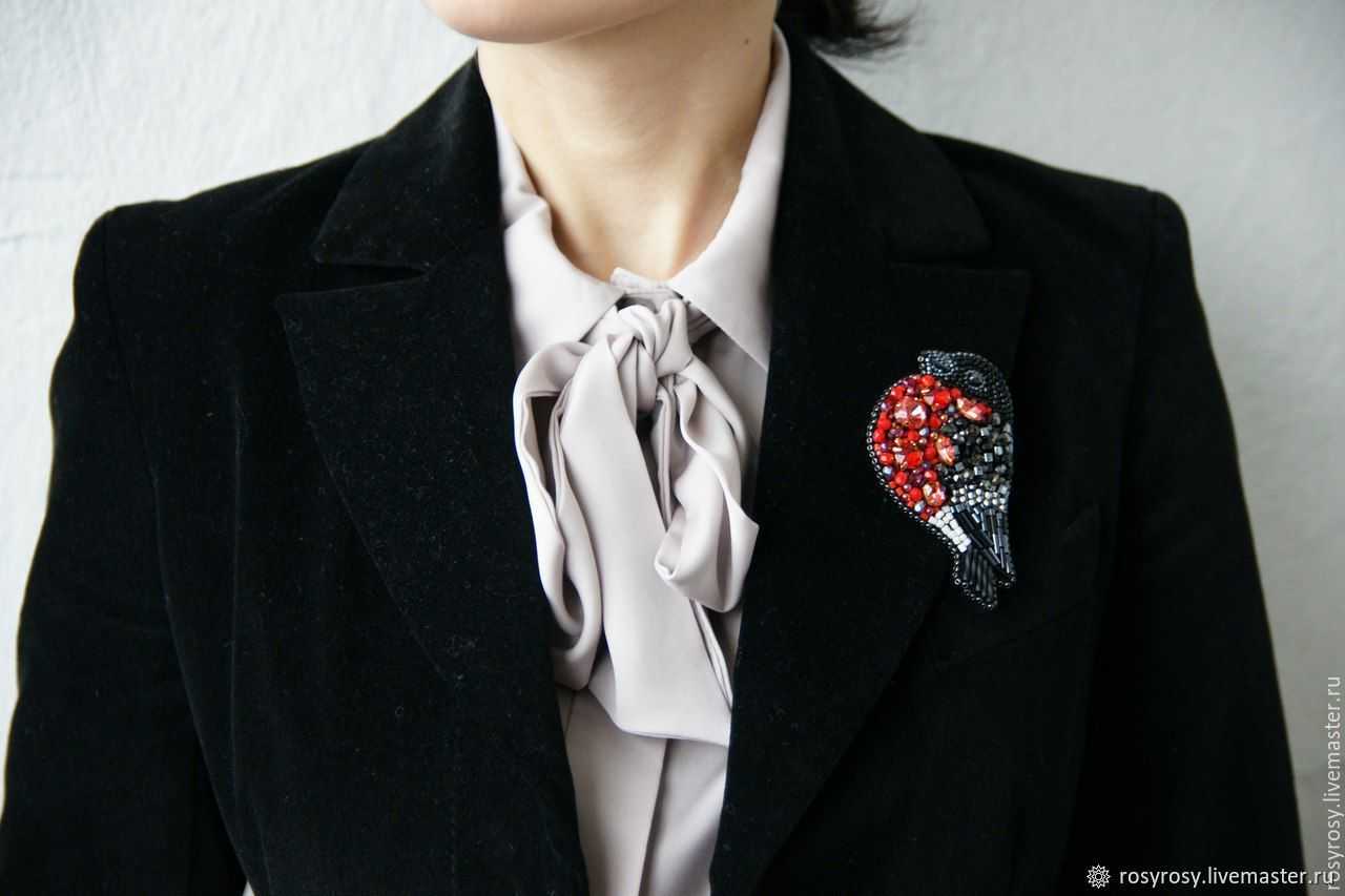 Как носить брошь? более 15 стильных и модных способов — блог о винтаже