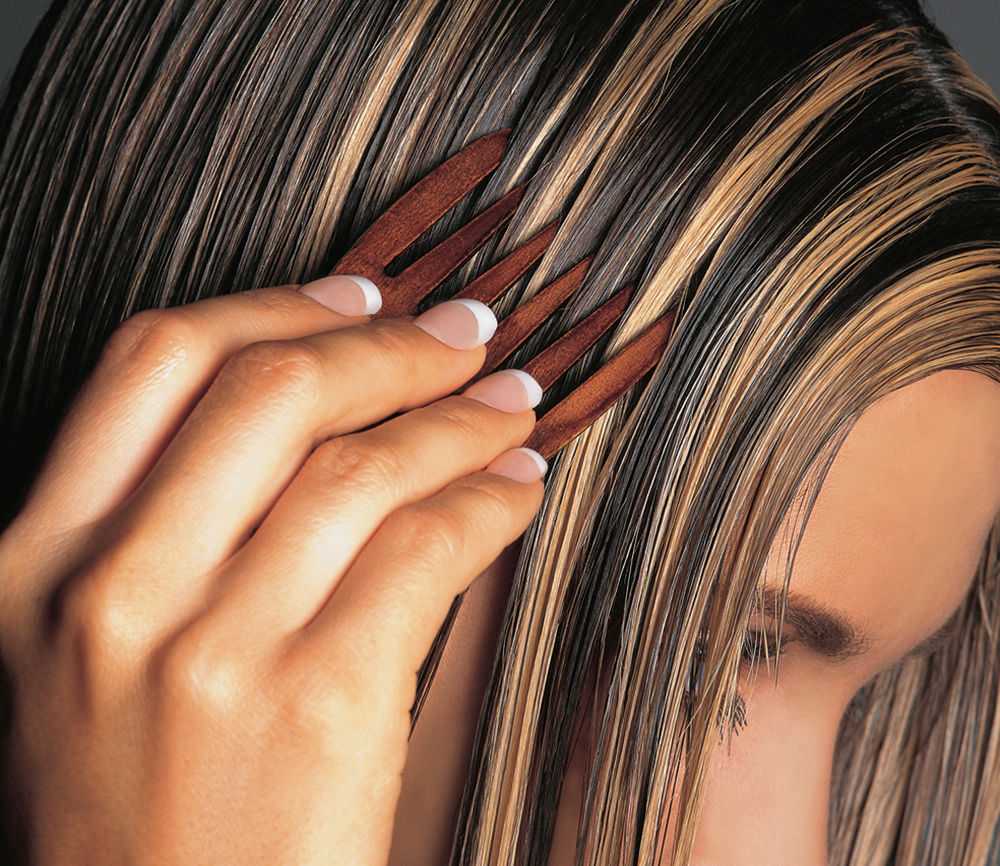Как сделать белое мелирование на темных окрашенных волосах
