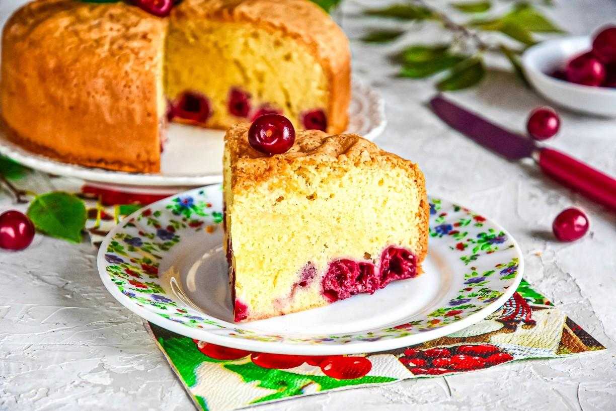 Пирог с вишней: 15 вкусных и быстрых рецептов