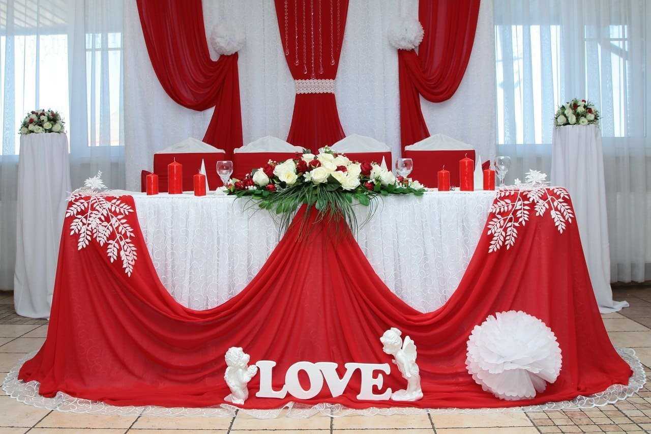 Картинки украшение зала. Украшение свадебного зала. Свадьба в Красном цвете. Украшение свадебного стола. Украшение свадебного зала в Красном цвете.