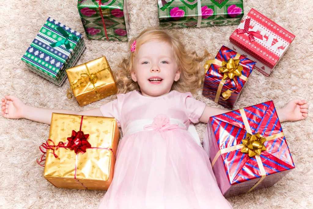 Что подарить на 10 лет девочке: 55 идей недорогих и интересных подарков на день рождения и новый год