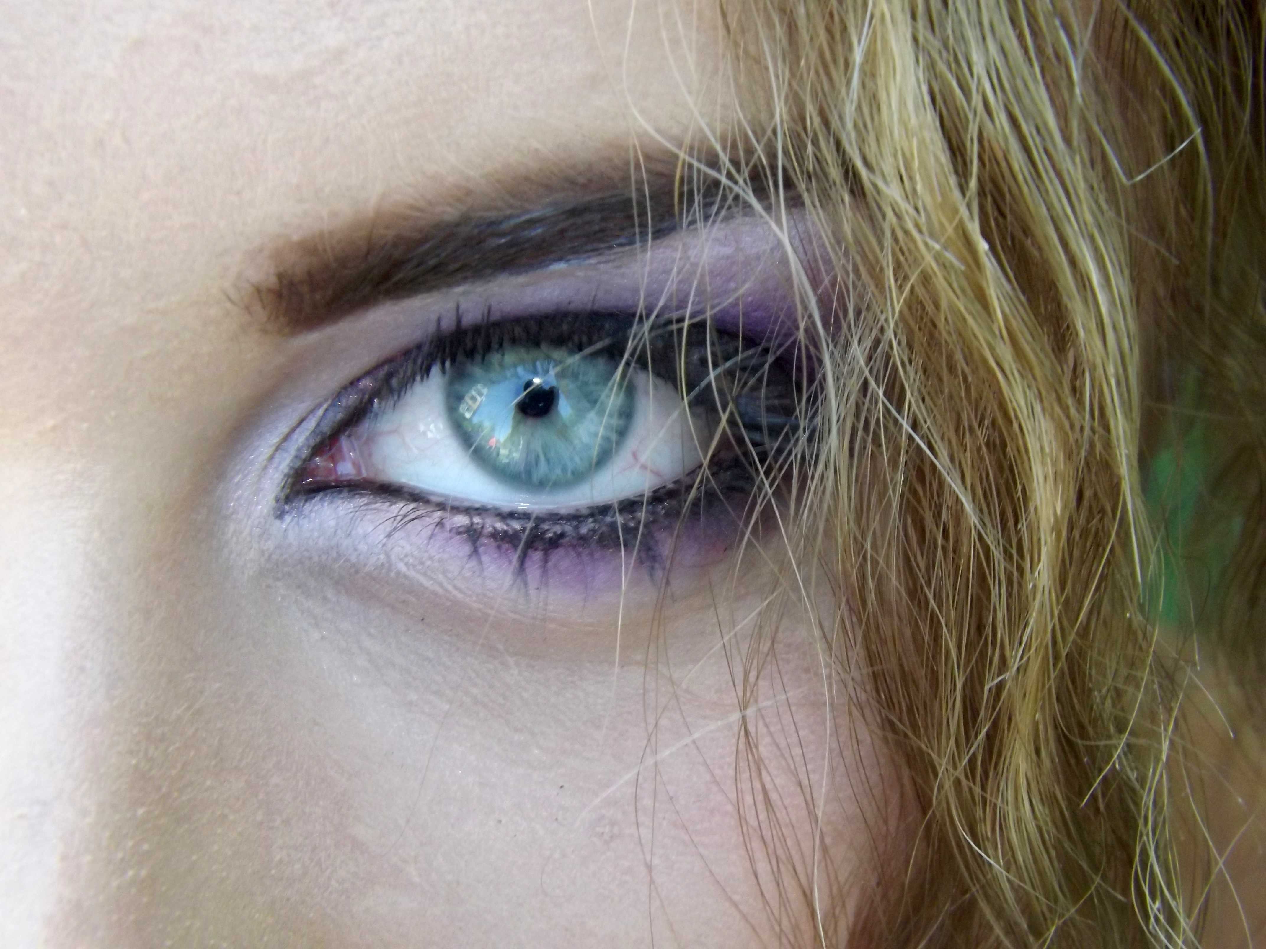Какие тени подходят для голубых глаз с светлыми и темными волосами: фото до и после