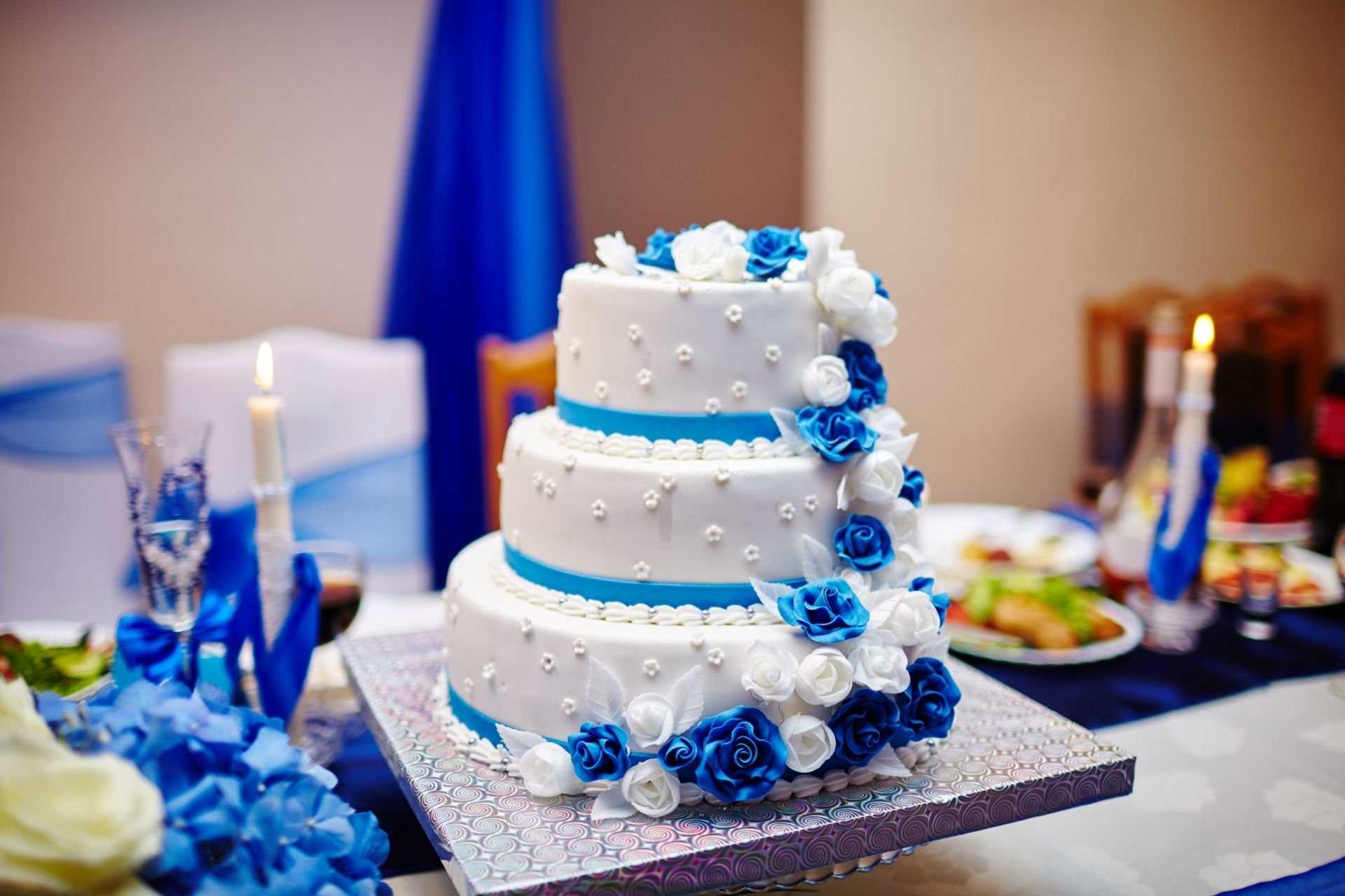 Оформление свадьбы в темно синем цвете. идеи оформления бело-синей свадьбы. оформление банкетного зала в синем цвете