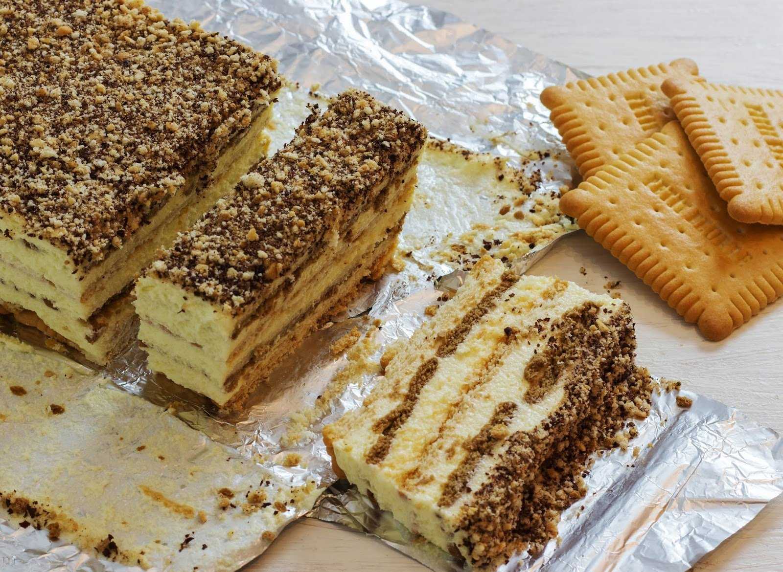Торт из печенья без выпечки со сгущенкой и сметаной: рецепты с фото пошагово