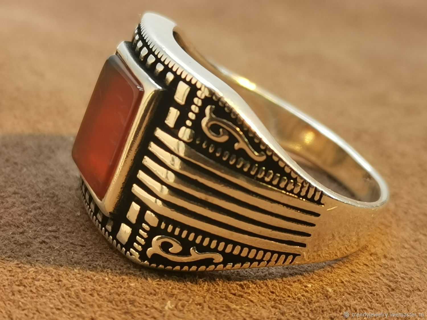 На каком пальце носить кольцо, что означают украшения для женщины и мужчины