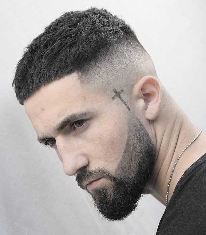 Модные причёски для мужчин: 12 лучших решений для средней длины