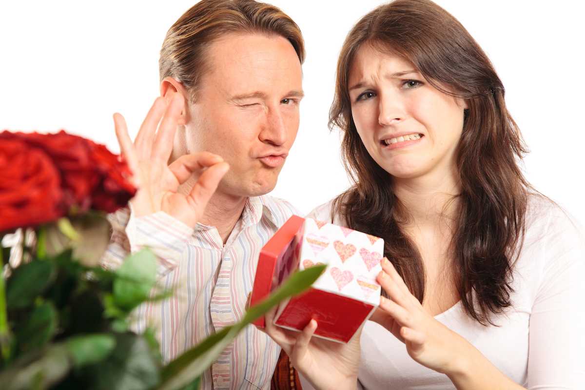 Как получать подарки от мужчин: он завалит тебя дорогими презентами