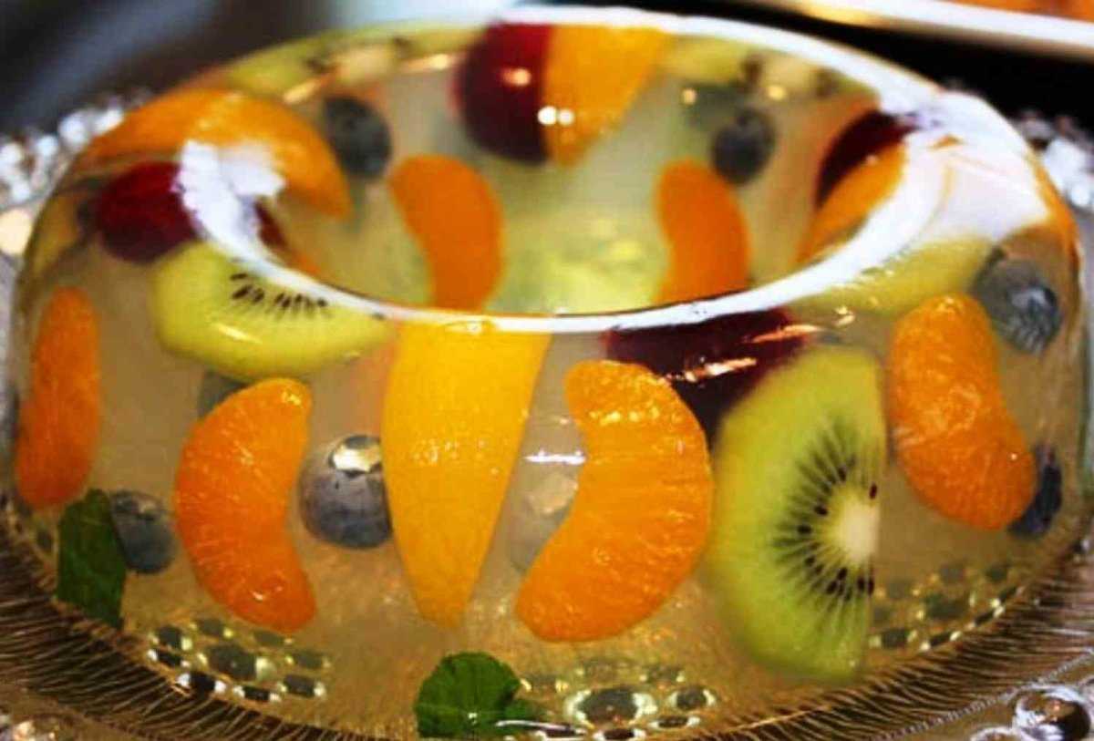 Сметанный десерт с желатином и фруктами, рецепт с фото