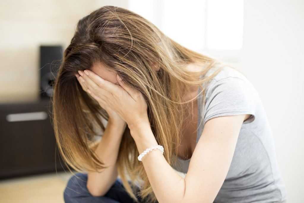 Подростковая депрессия: симптомы, факторы риска и помощь