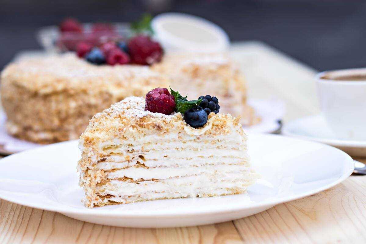 Крем для торта наполеон 👌 рецепты: заварной, пломбирный, масляный