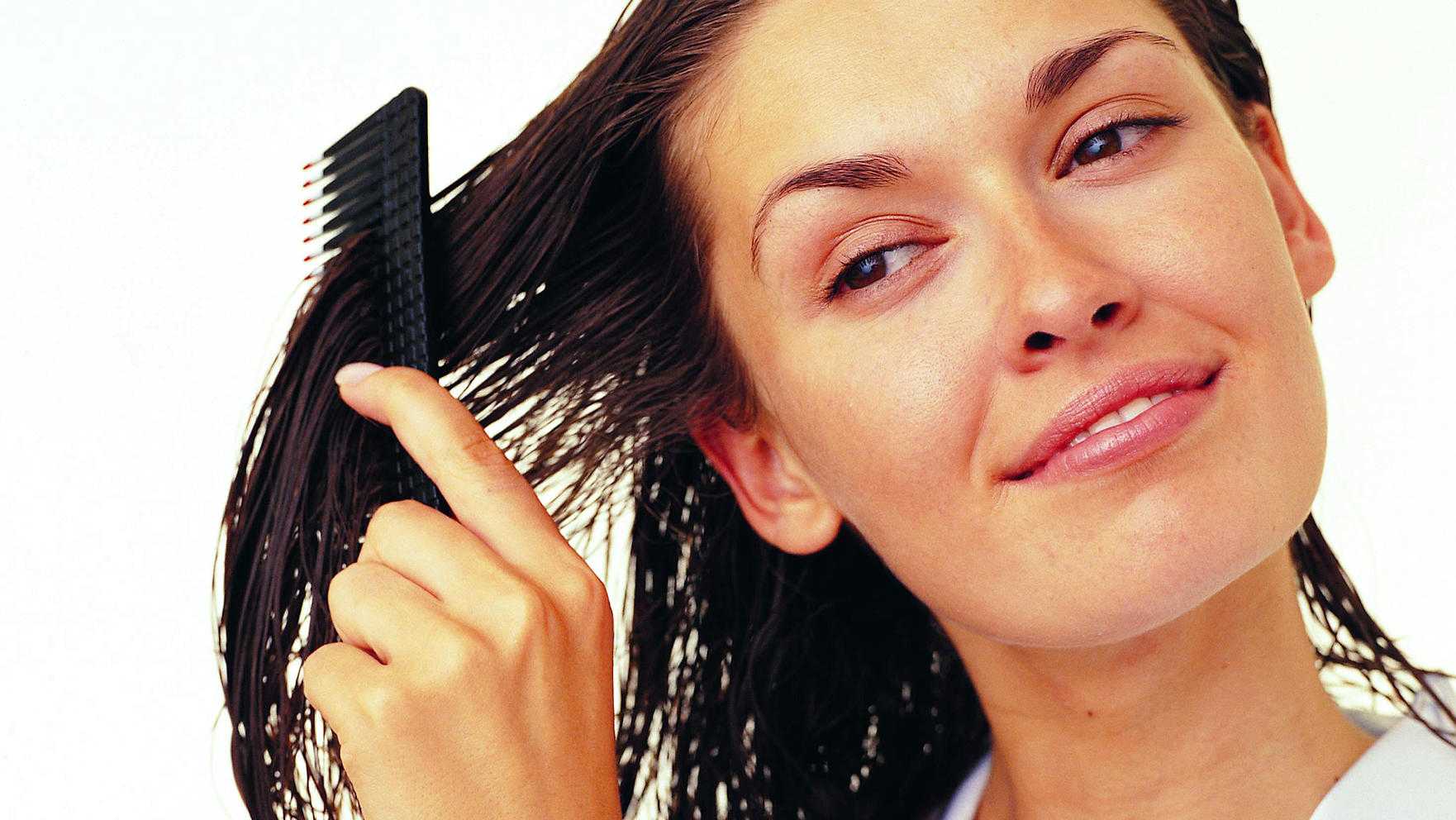 Почему нельзя расчесывать волосы на улице
