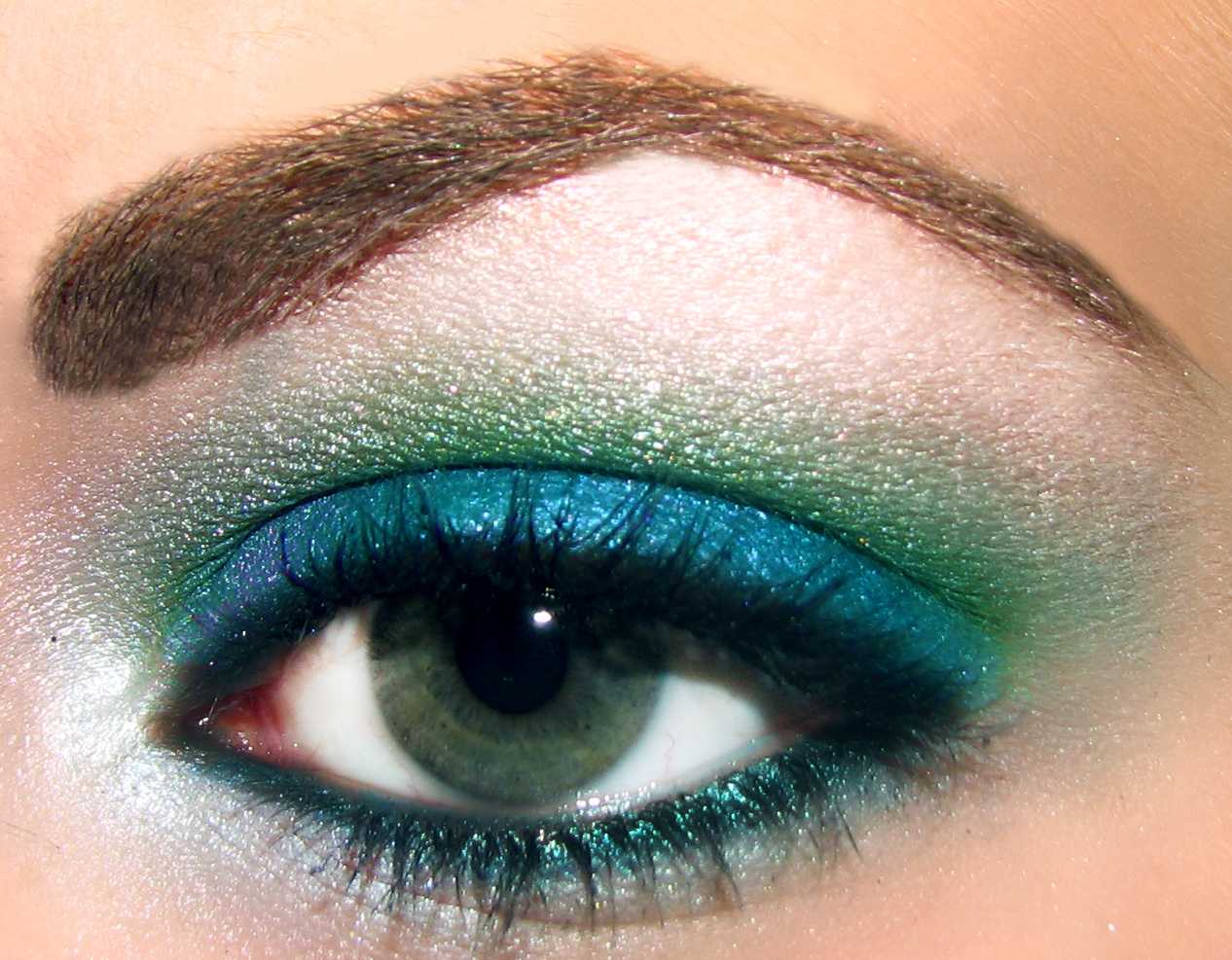Цветная тушь для ресниц – как подобрать для карих, серых, зеленых и голубых глаз?