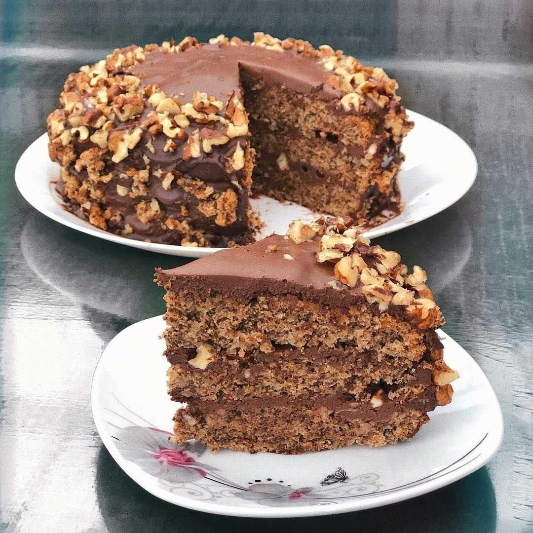 Ореховый торт рецепт в домашних. Торт Кентукки мокко. Шоколадно Ореховый торт. Шоколадный тарт с грецкими орехами. Шоколадный торт с грецкими орехами.