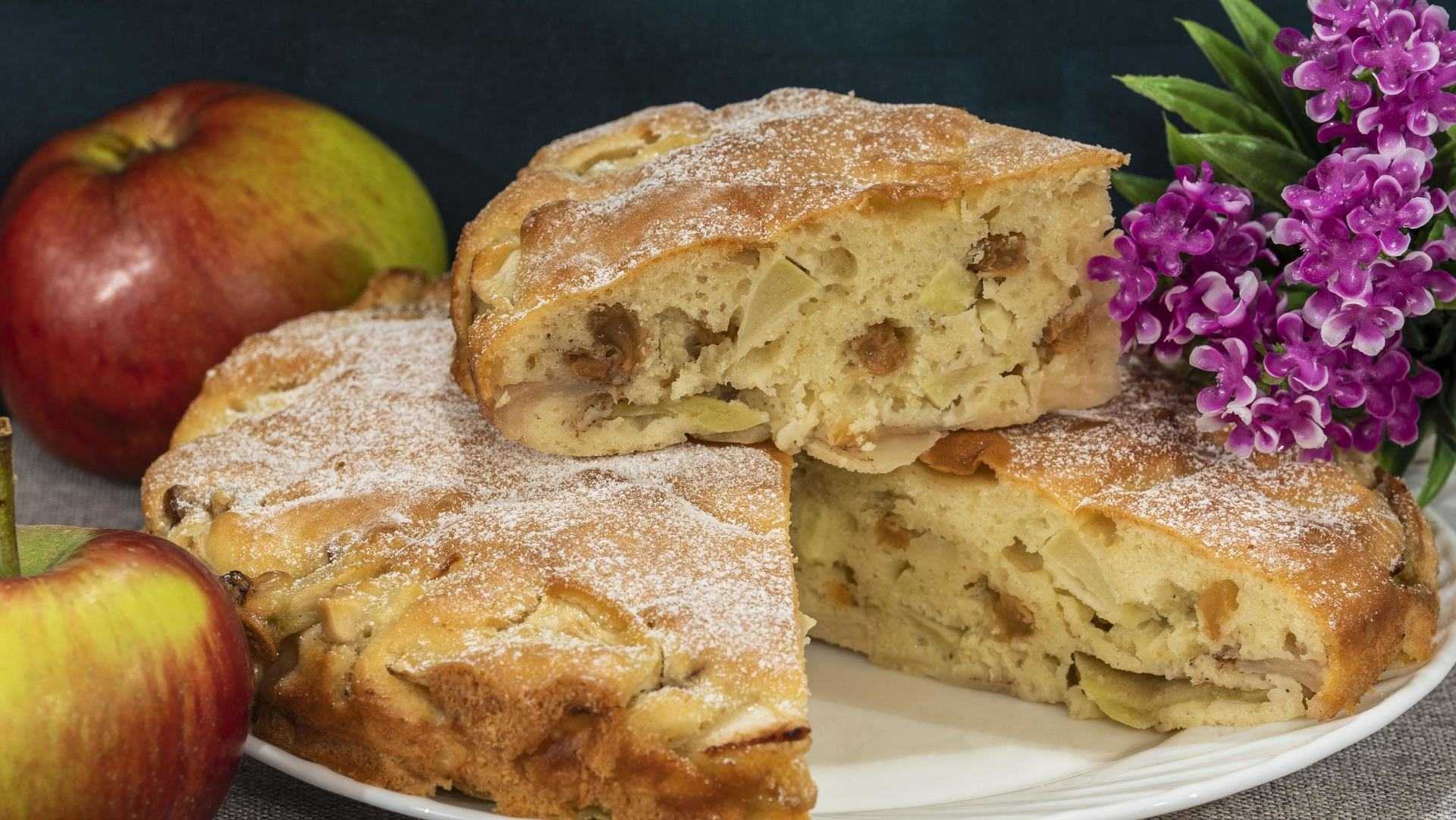 Пирог с яблоками в духовке: 7 фото рецептов