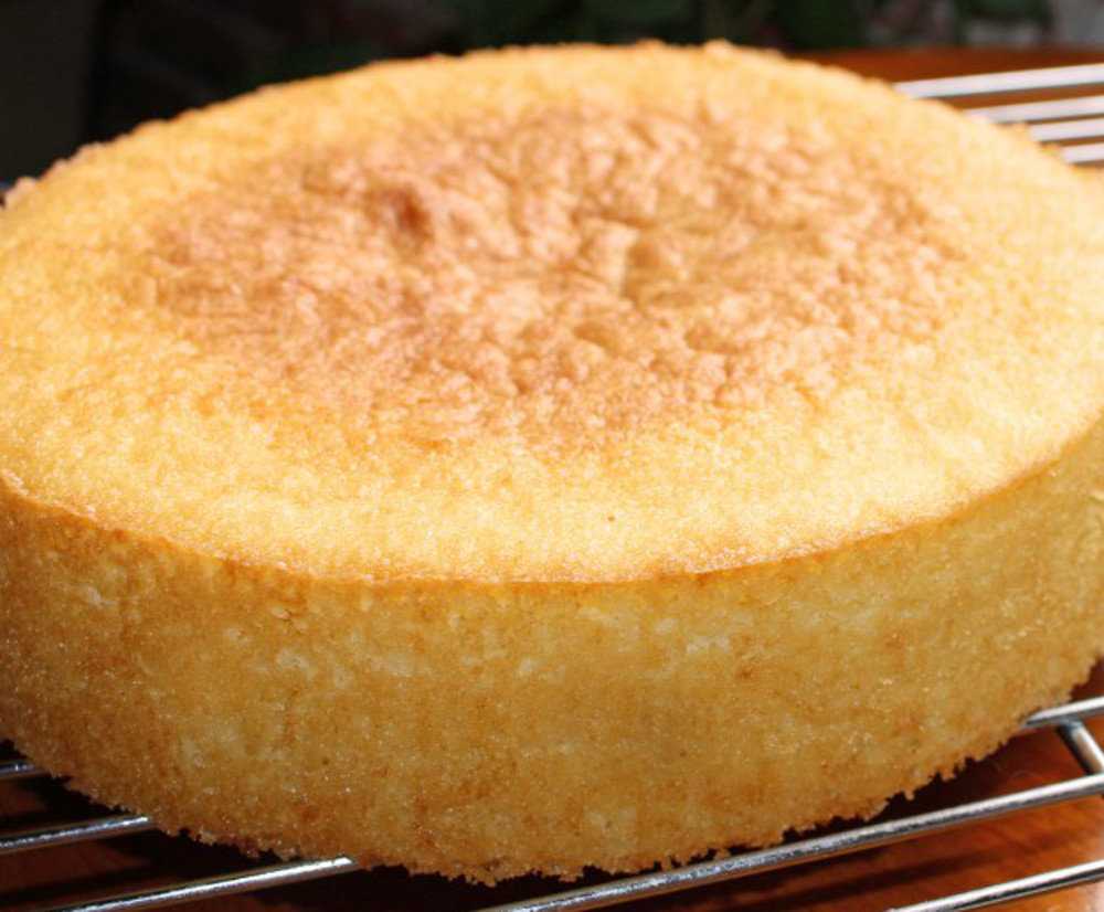 Крем для бисквитного торта - 12 очень вкусных и простых рецептов