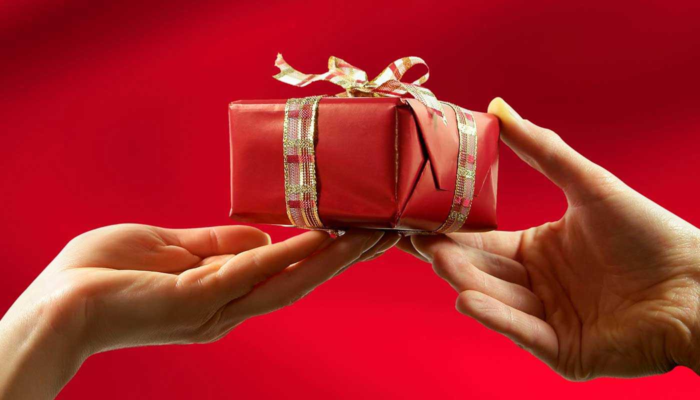 Как реагировать на подарки от мужчины