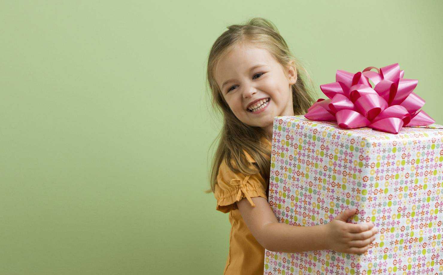 Что подарить на 8 лет девочке: топ-25 идей недорогих презентов в день рождения и новый год