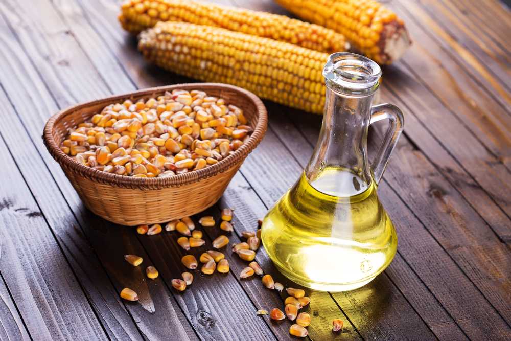 Кукурузное масло применяется не только для приготовления блюд Оно обладает свойствами, полезными для кожи и волос, сохраняет их молодость и красоту