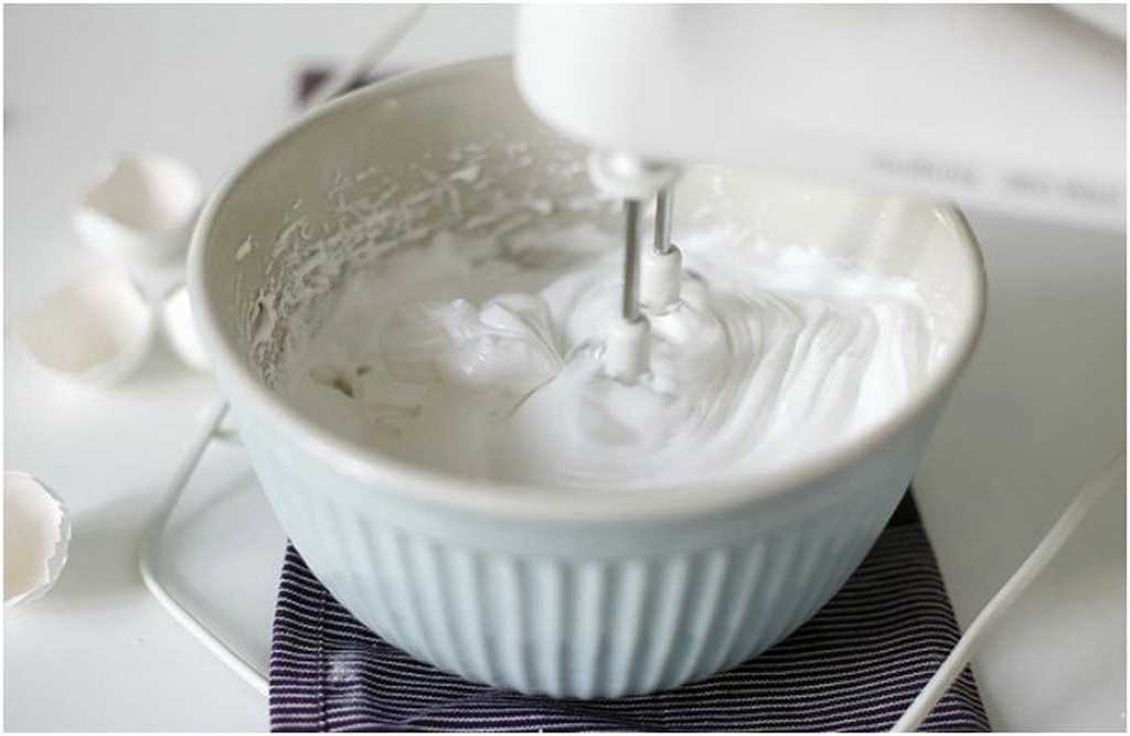 Крем для украшения торта из кондитерского мешка, который хорошо держит форму, пошаговое изготовление с фото