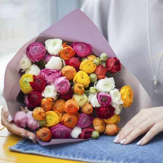 Какие цветы подарить девушке: список лучших букетов
