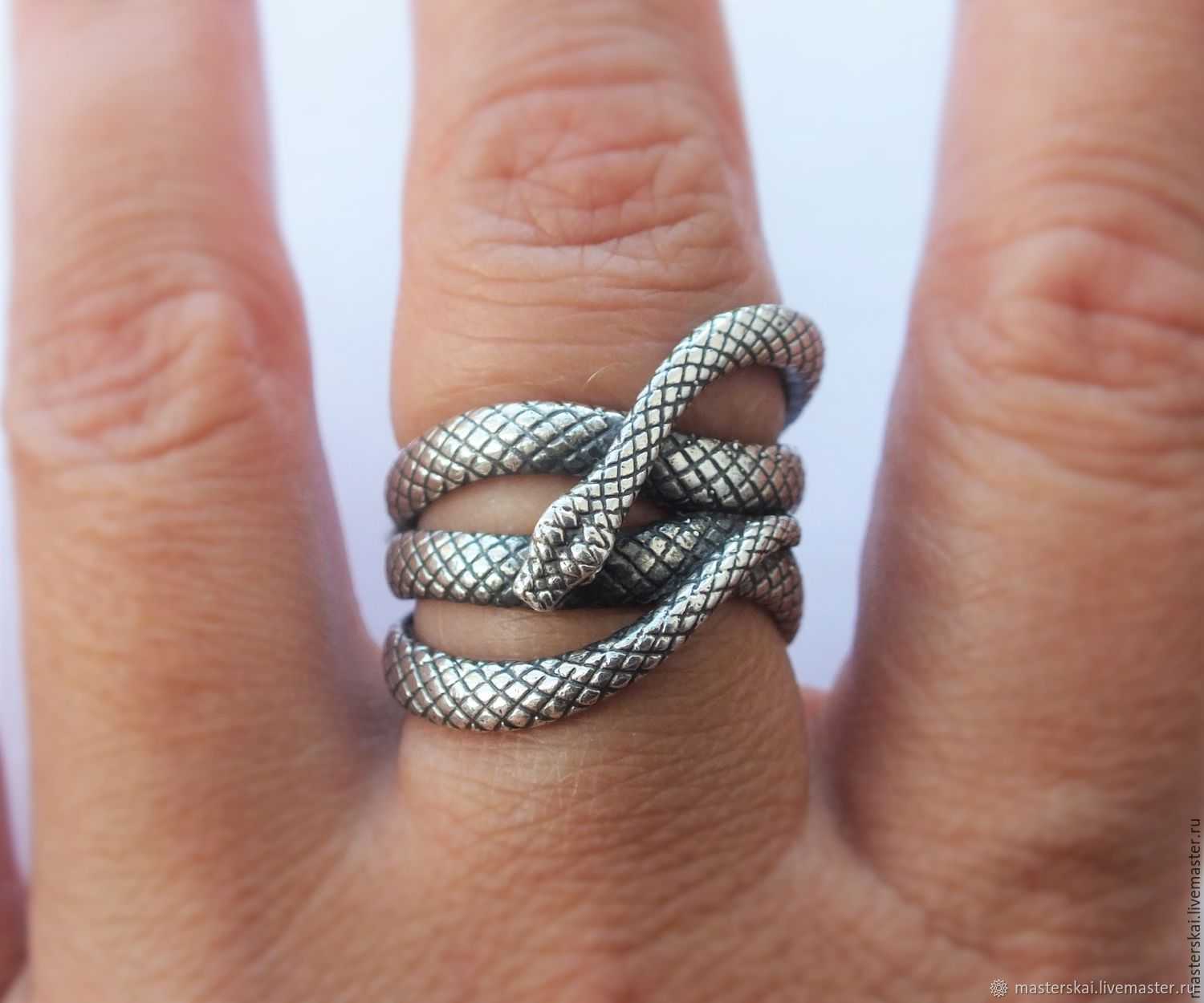 Кольцо в виде змеи серебро что означает