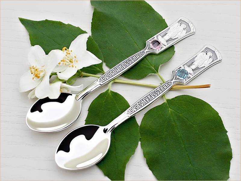 Серебряная ложечка для младенца: кто, когда и зачем дарит?