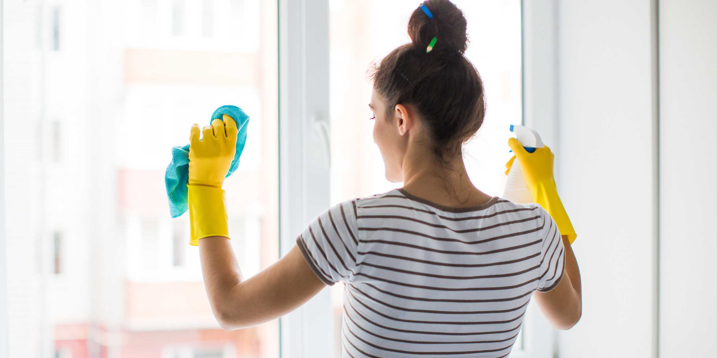 Быстрые способы помыть окна без разводов