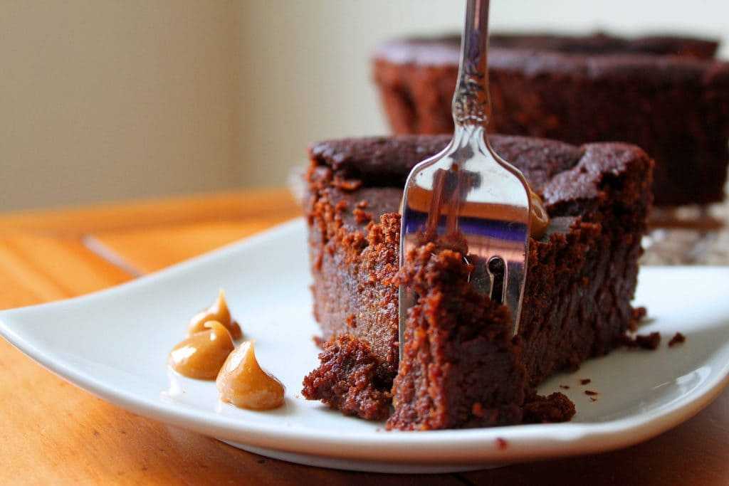 Вкусный и простой шоколадный торт «на раз, два, три»: рецепты, отзывы