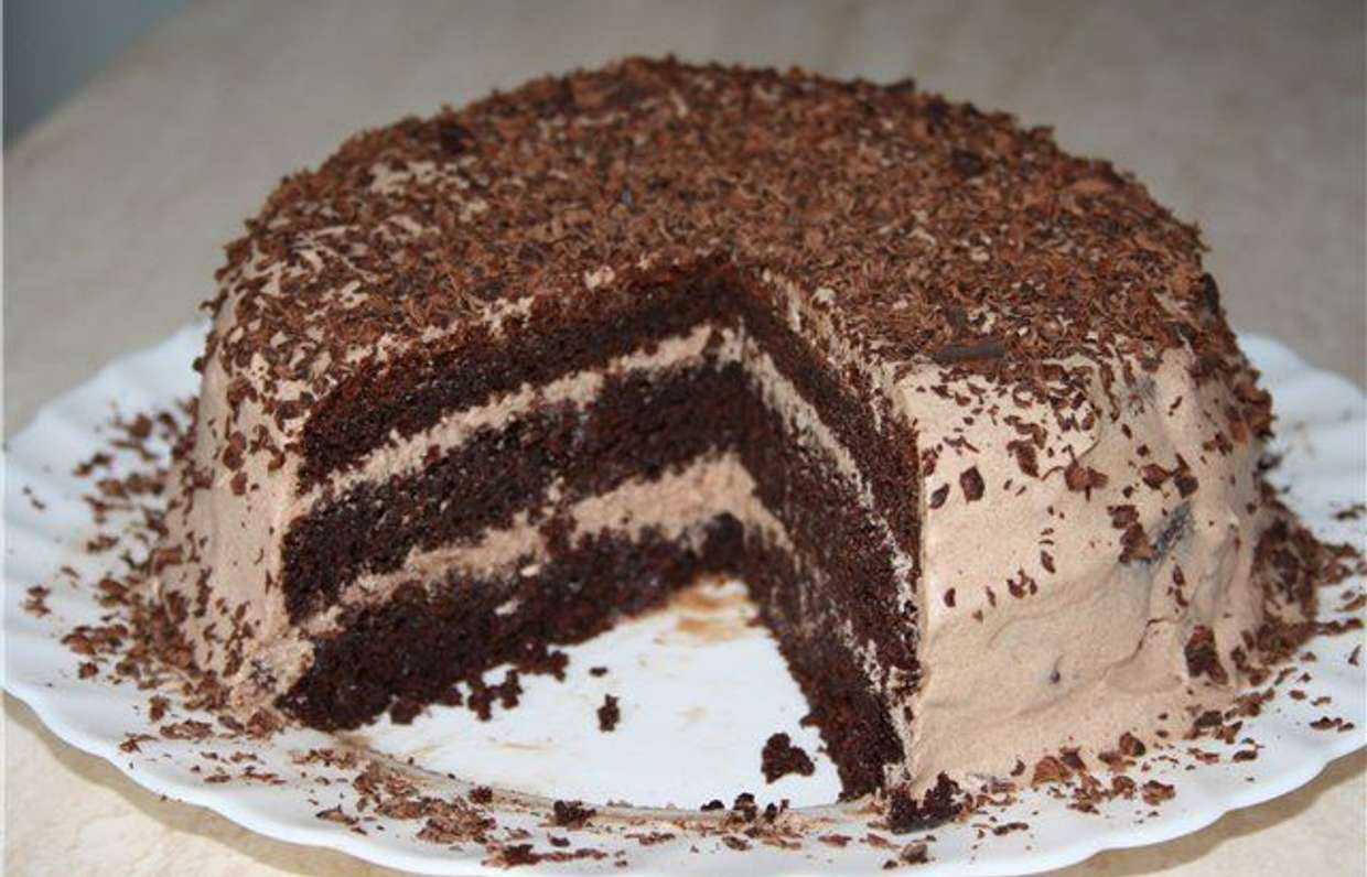 Шоколадный торт на кипятке: без молока, с вишней, с кефиром, с карамельным кремом, с творожным кремом, в духовке, на сковороде, в мультиварке, рецепт с фото