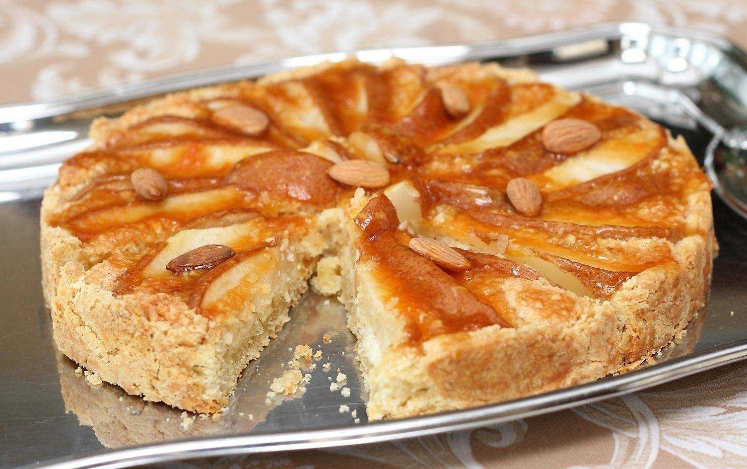 Король чаепития: пирог с консервированными персиками. рецепты пирога с консервированными в духовке и мультиварке