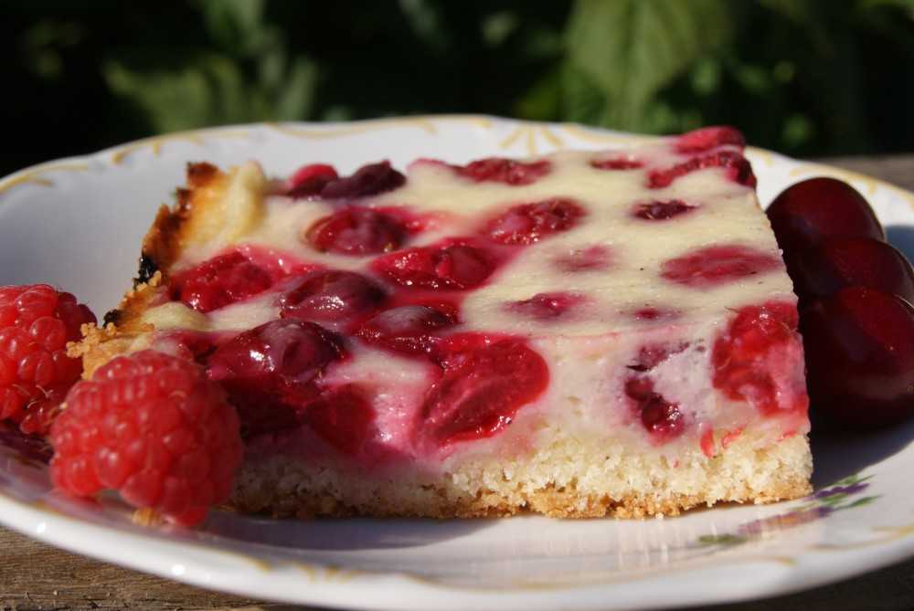 Приготовление пирога с замороженными ягодами — 4 рецепта