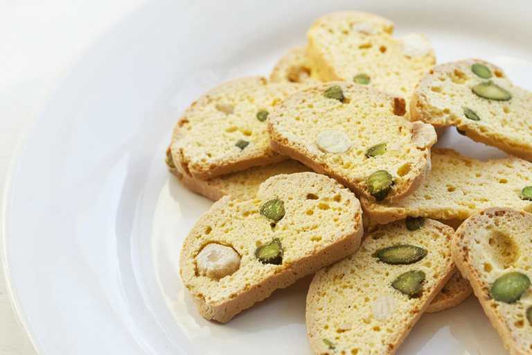 Армянское слоеное печенье с орехом «гата» — рецепт