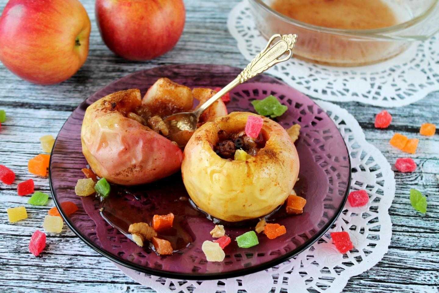 Рецепт печеных яблок в духовке с медом. Печеные яблоки. Печёные яблоки в микроволновке. Запеченные яблоки с корицей. Запечённые яблоки в микроволновке.