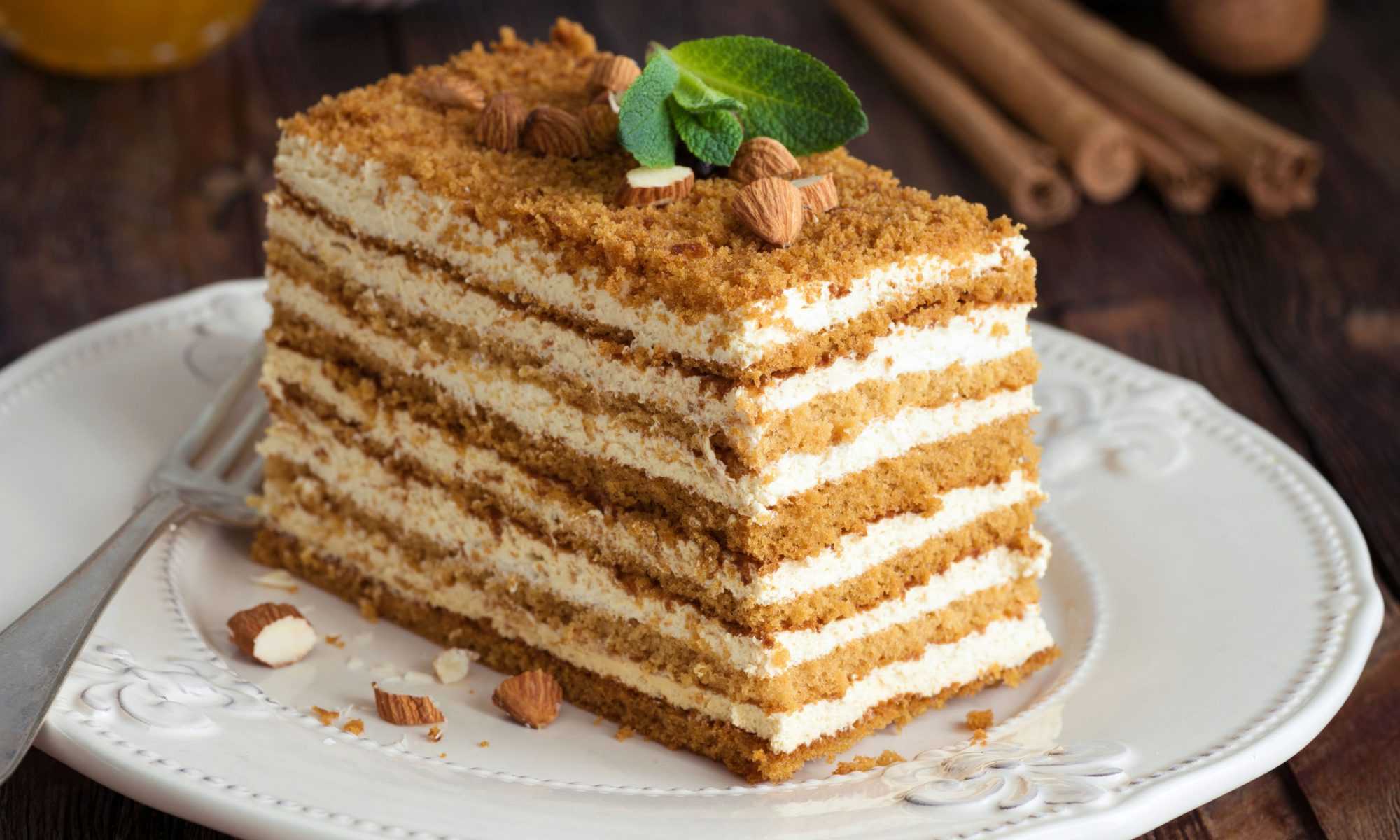Классический торт «медовик» - 5 простых и вкусных рецептов (пошагово)