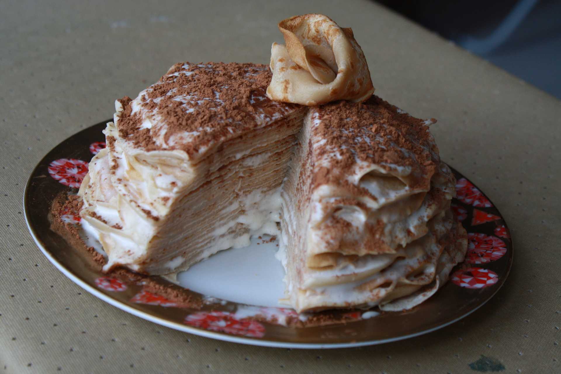 Блинный торт со сметанным кремом: рецепт с фото и видео