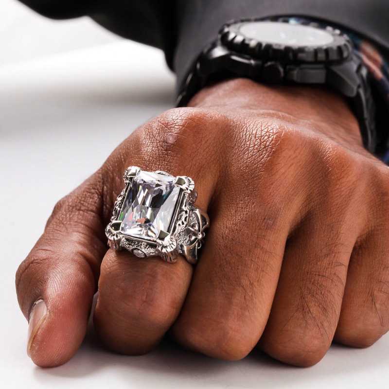 На каком пальце правильно носить кольцо: значение для женщин и мужчин
