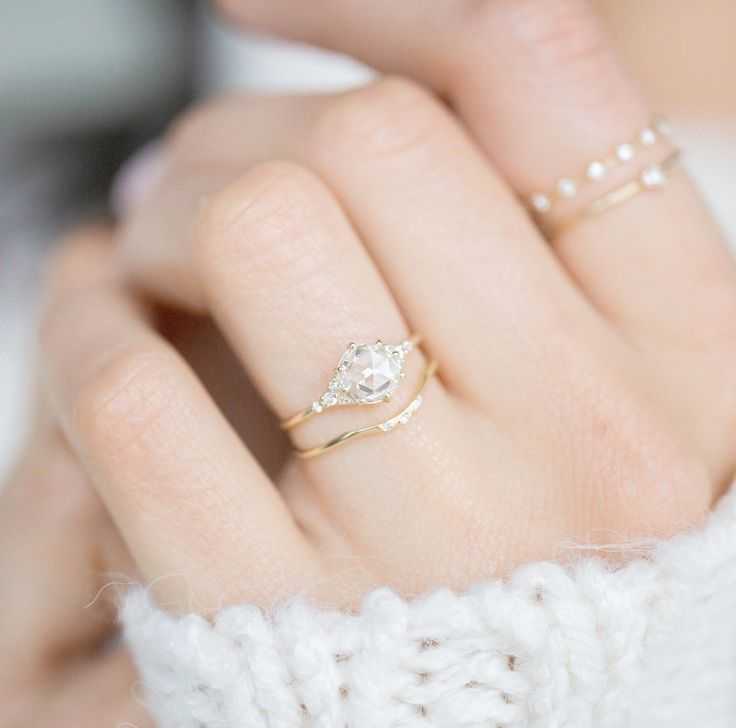 ᐉ если мужчина дарит кольцо на день рождения. к чему дарят кольцо с бриллиантами? смысл и значение подарка - mariya-mironova.ru