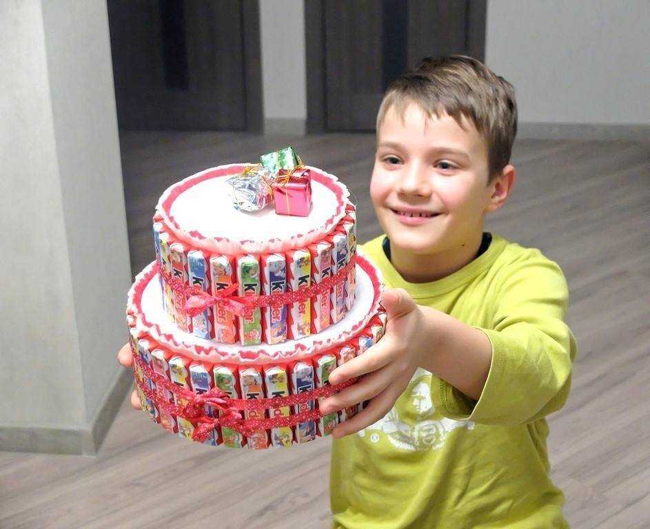 Что подарить мальчику на 10 лет: идеи подарков на любой вкус и кошелек
