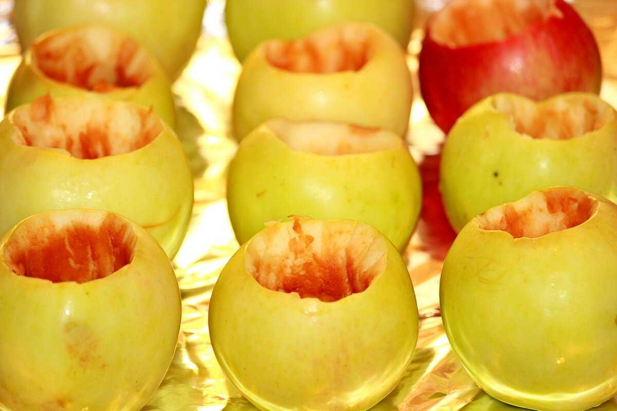 Сколько запекаются яблоки. Печеные яблоки. Фаршированные яблоки. Запечённые яблоки в духовке. Яблоки запеченные с творогом.