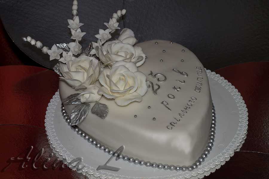 Торт на серебряную свадьбу сердца