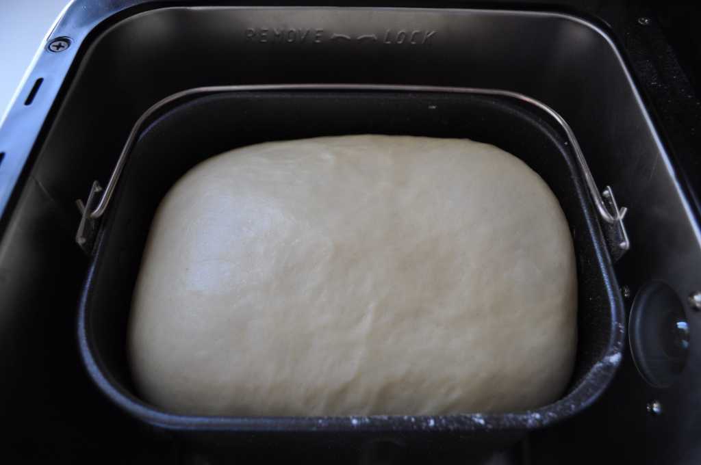 Рецепт дрожжевых пирожков в хлебопечке. Тесто в хлебопечке. Тесто для хлебопечки. Дрожжевое тесто для пирожков в хлебопечке. Тесто для пирожков в хлебопечке.