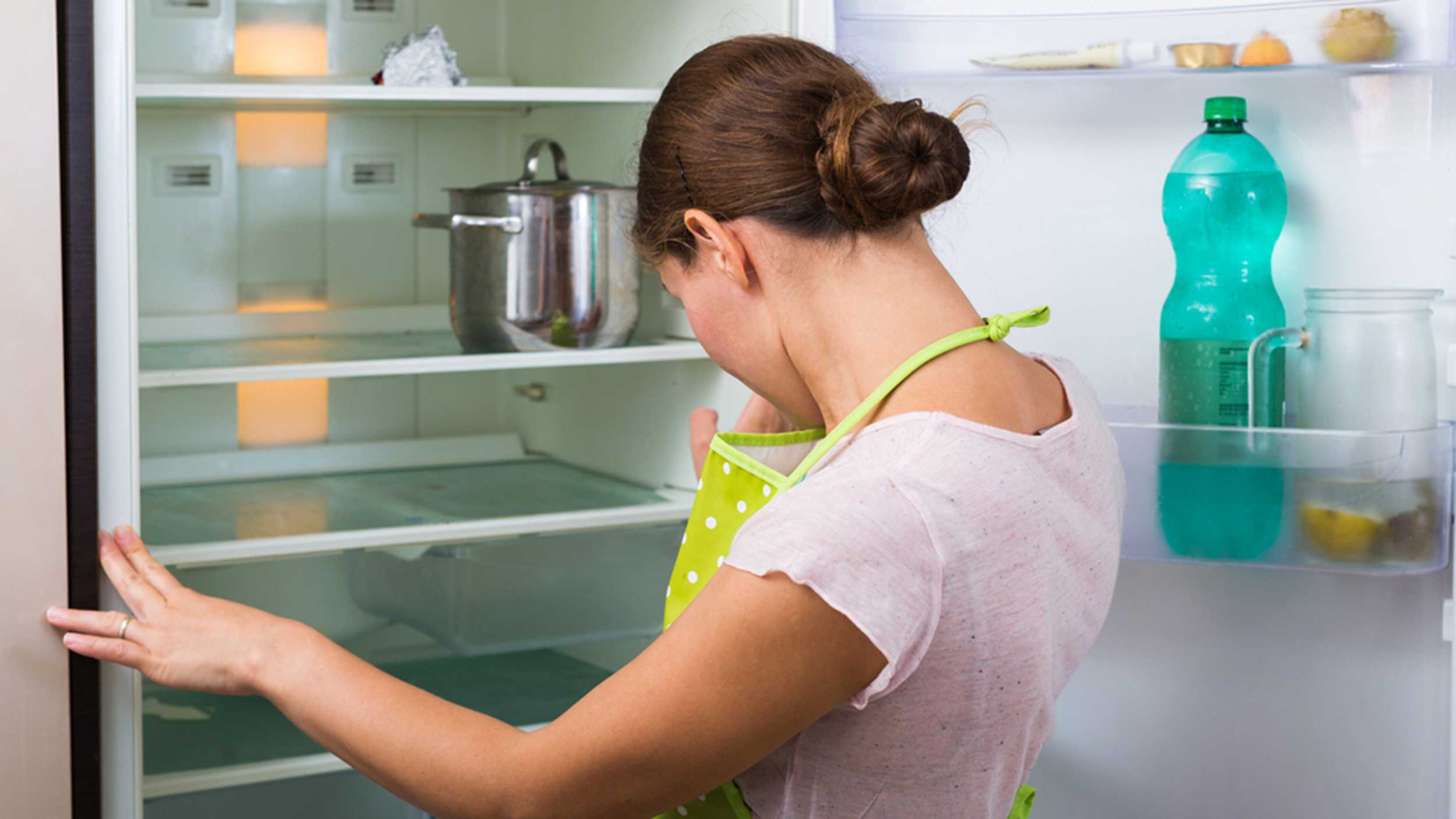 Как эффективно помыть холодильник