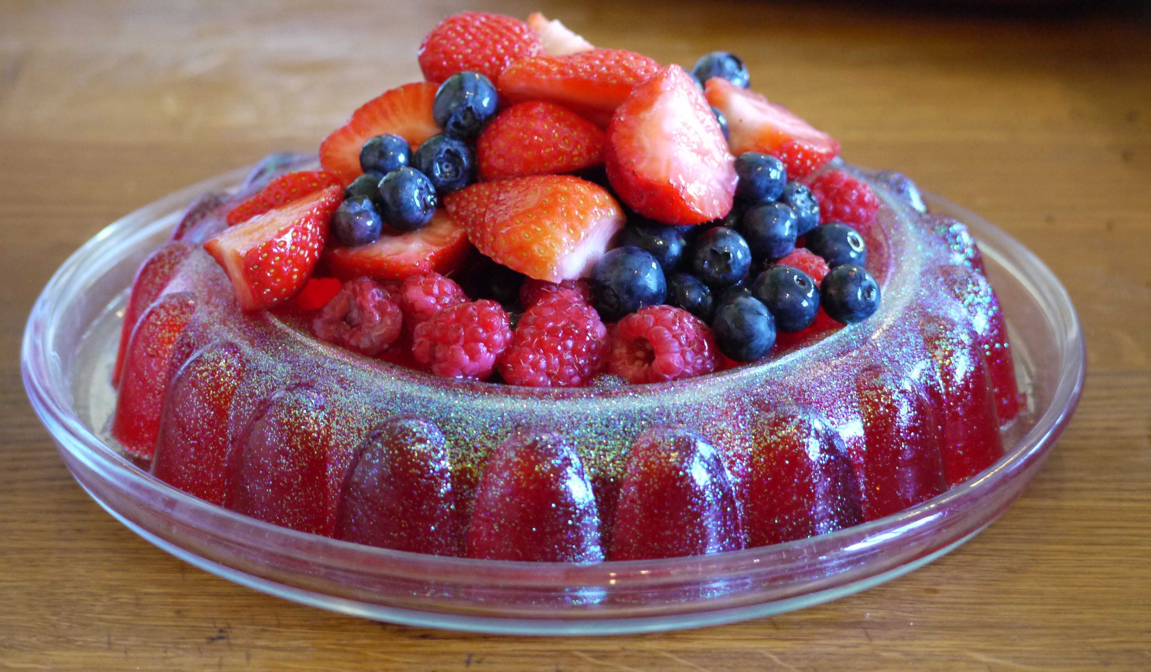 Десерт из сметаны и желатина с фруктами: рецепты приготовления без выпечки и в духовке