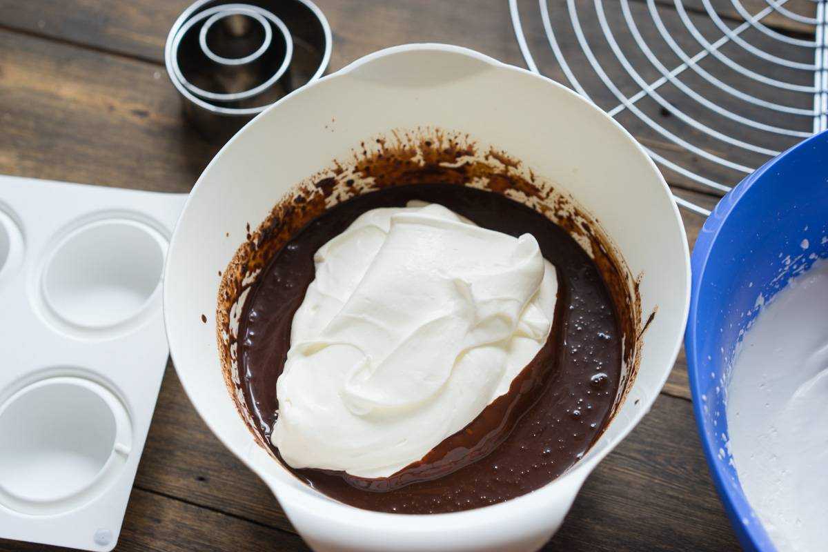 Торт с подтеками: 4 рецепта как сделать и полить шоколадную глазурь чтобы стекало в домашних условиях