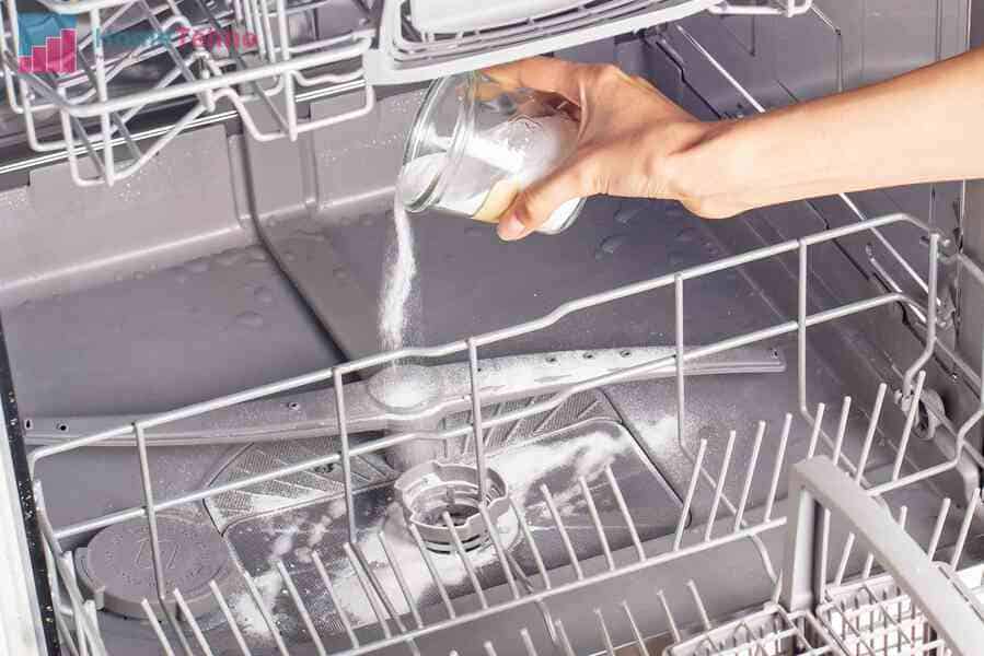Как быстро очистить посуду от многолетнего нагара и застарелого жира в домашних условиях: содой, клеем, кипячением