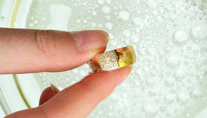Как в домашних условиях чистить золото с бриллиантами