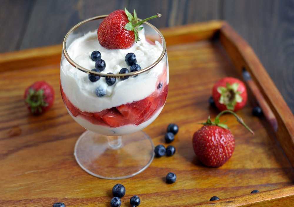 9 полезных десертов с йогуртом, вместо мороженого и сладкого