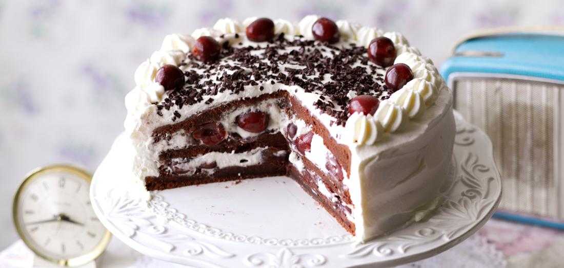 Праздничный бисквитный торт с заварным кремом и взбитыми сливками. пошаговый рецепт с фото — ботаничка.ru